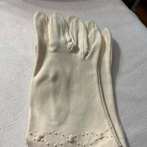 Vintage‎ White Embroidered Floral Gloves